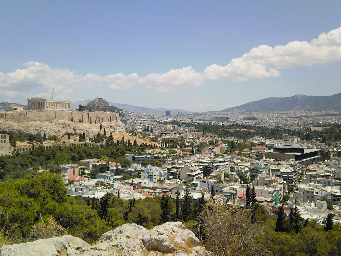 Het Akropolismuseum en de Akropolis