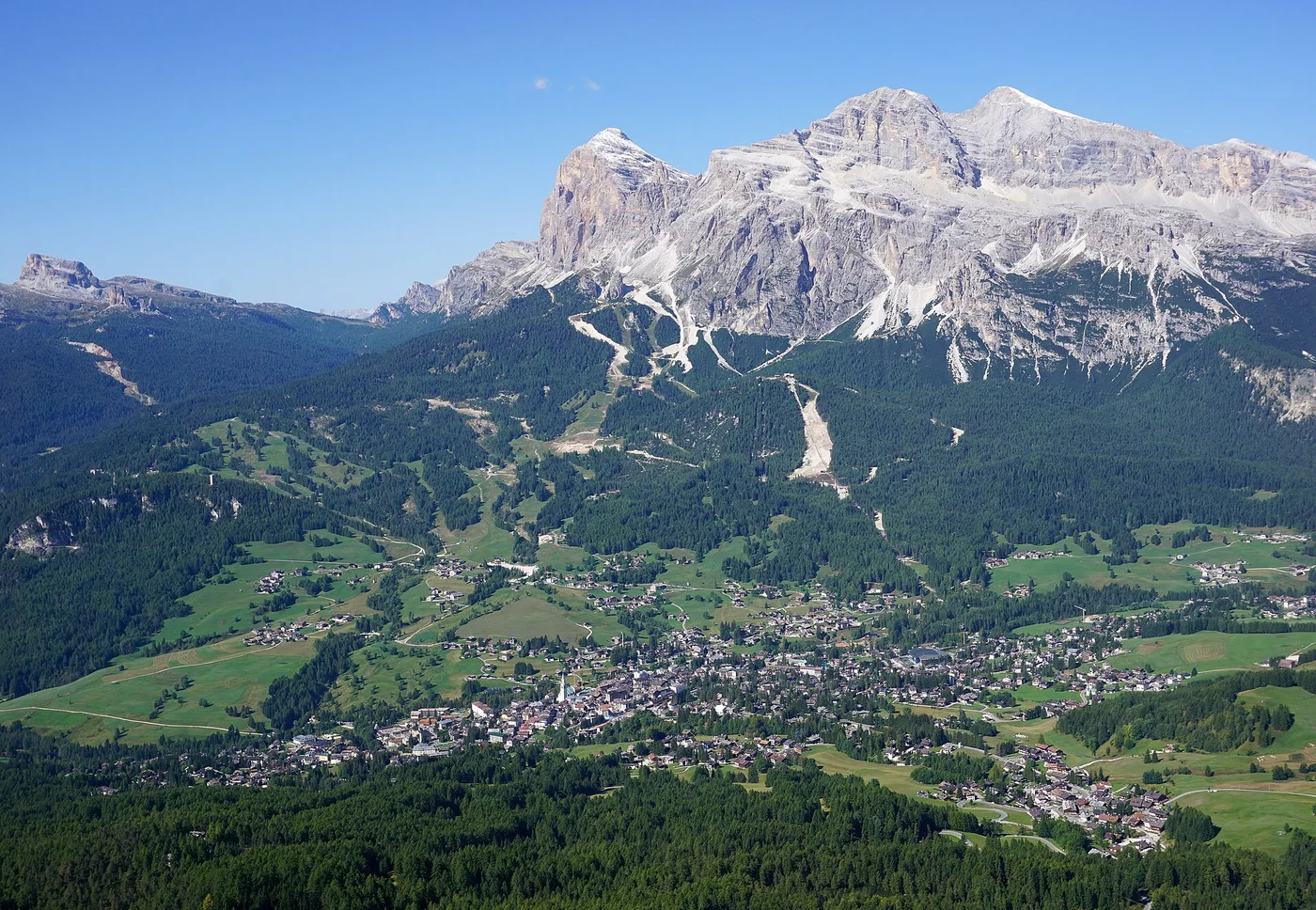 Alpenlandschap bij Cortina d’Ampezzo; illustratief beeld bij föhnwind