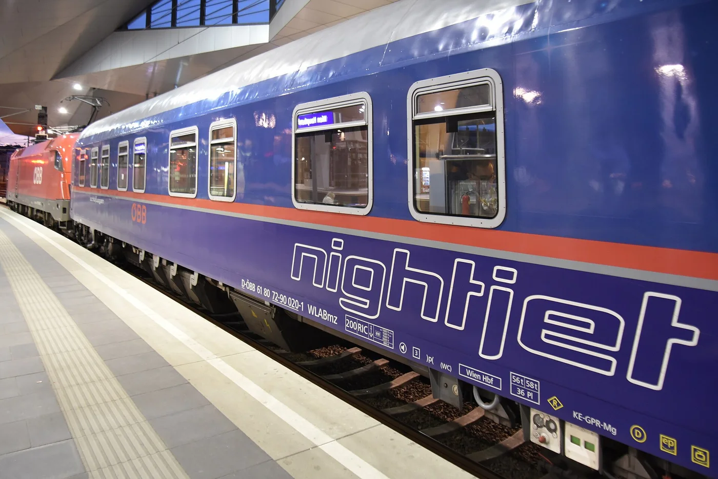 Een Nightjet-nachttrein in Wien Hauptbahnhof